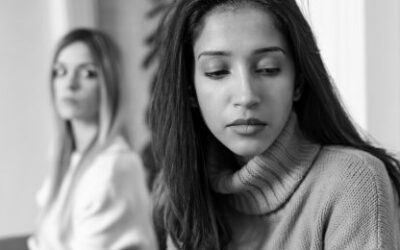 ¿Cómo hablar con un ser querido sobre su adicción? Hazlo bien con esta guía