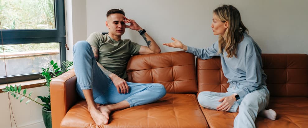 Conversación de pareja sobre drogas