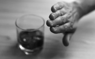 Señales de alarma del alcoholismo: 12 síntomas que indican que ya no controlas tu relación con el alcohol