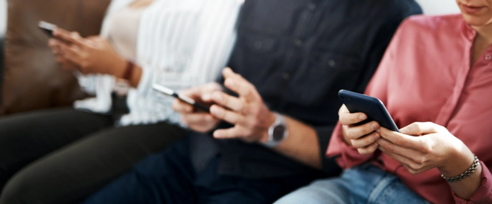 Adicción al móvil en adultos: señales de alerta y cómo superarla Adicción al móvil en adultos: señales de alerta y cómo superarla