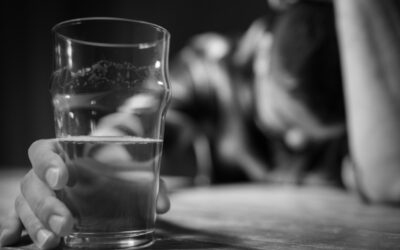 Alcoholismo: cuando la dependencia lo controla todo — la historia real de Carlos, paciente de Esvidas Montealto